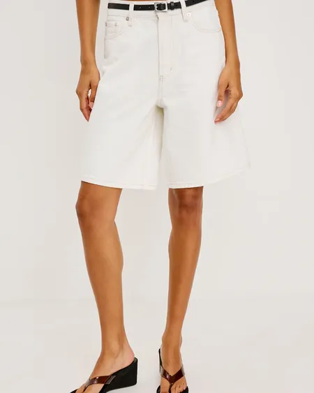 Bermudas Agoura Rails