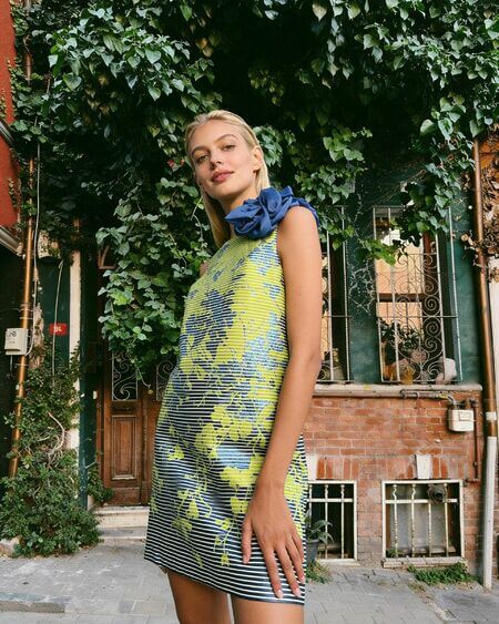 VESTIDO CEREMONIA CORTO MOSKADA