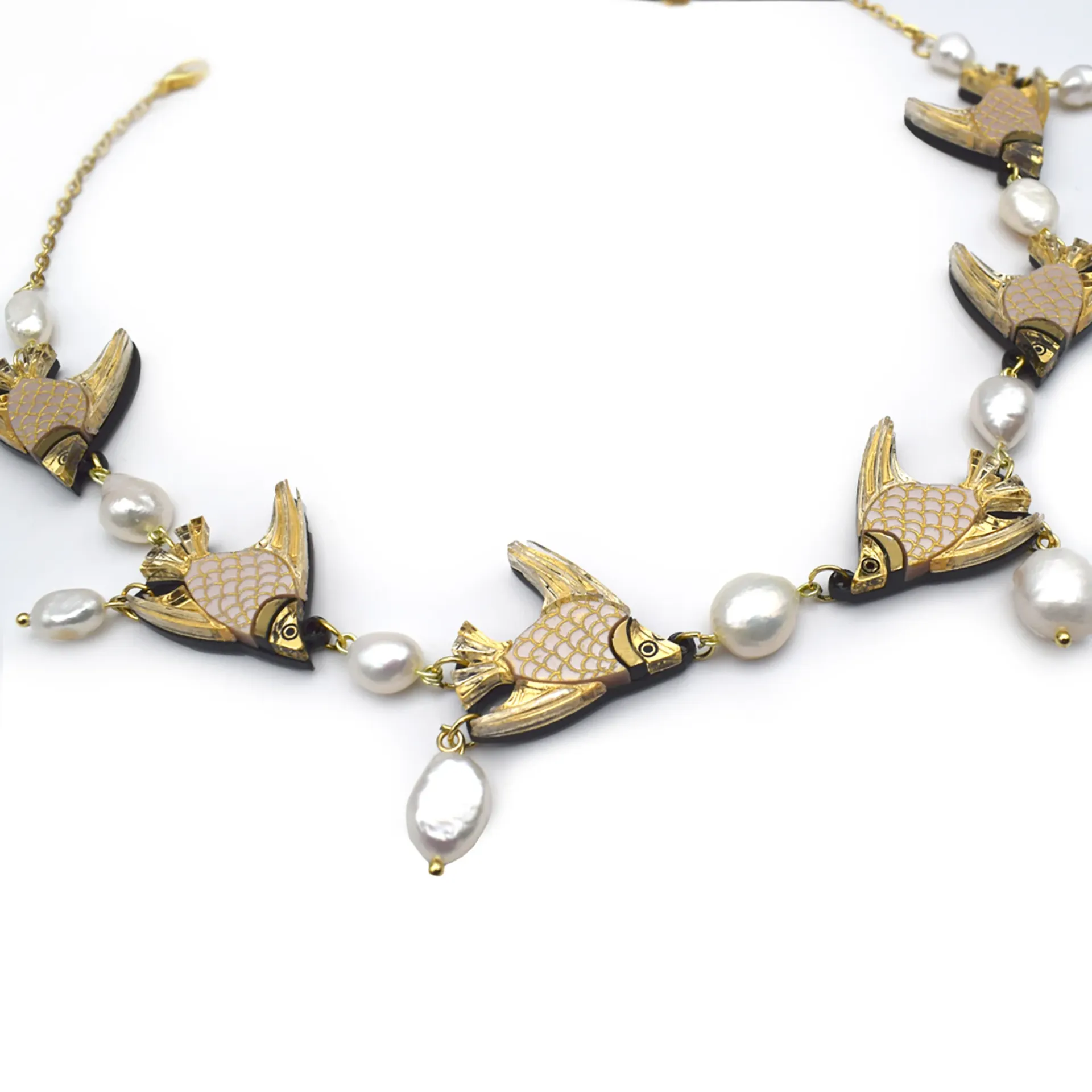 COLLAR-PEZ-ANGEL-PERLAS-DORADOW-PERFIL