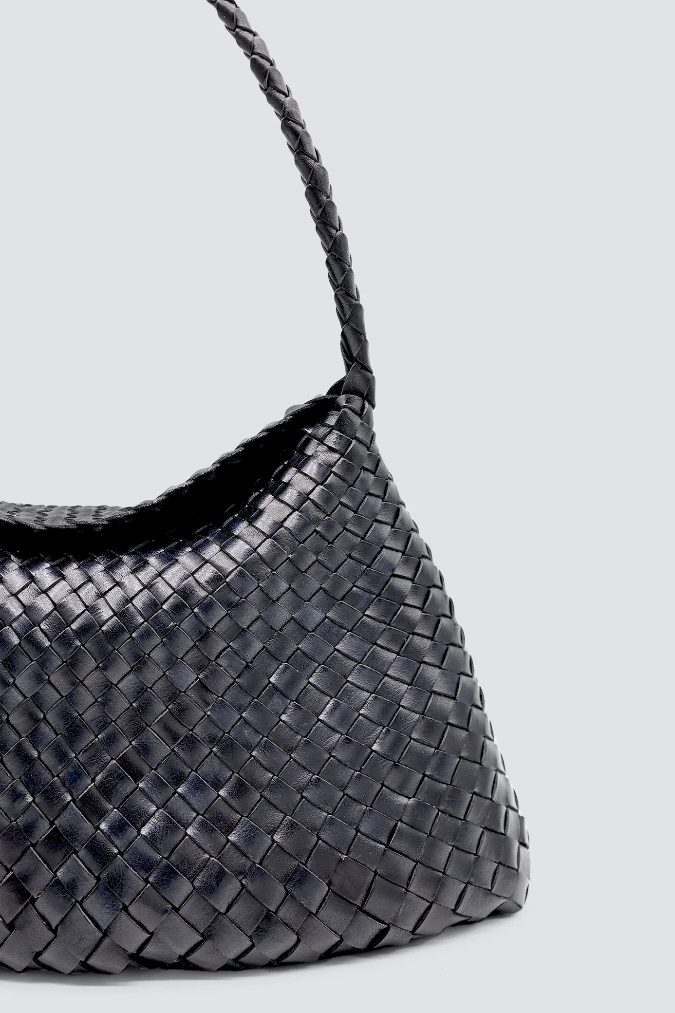 dragon-diffusion-woven-leather-bag-handmade-santa-maria-black-2